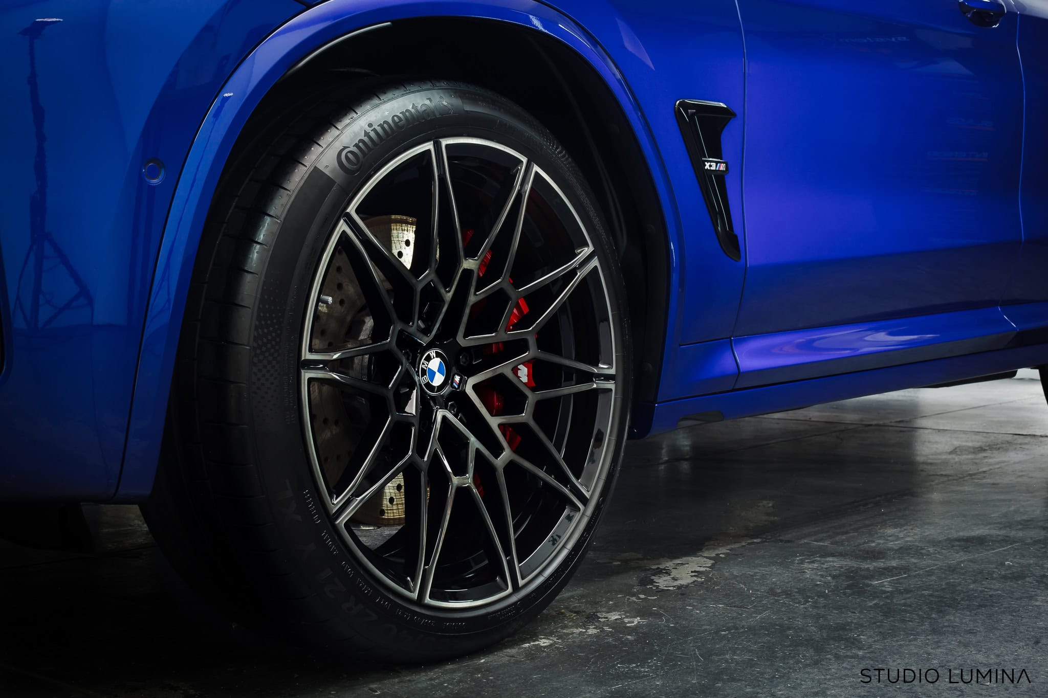 monitoring edges of car